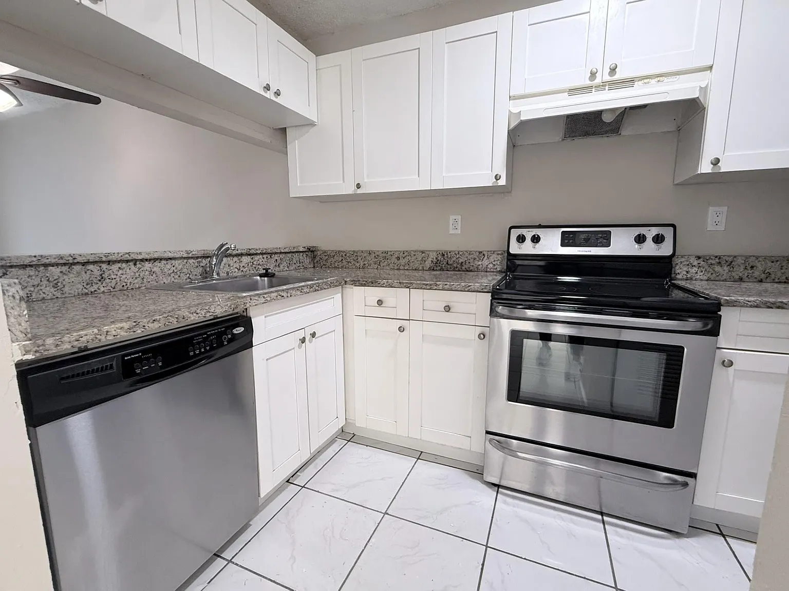 2 bed, 1.5 bath, $1,890 — Photo 2