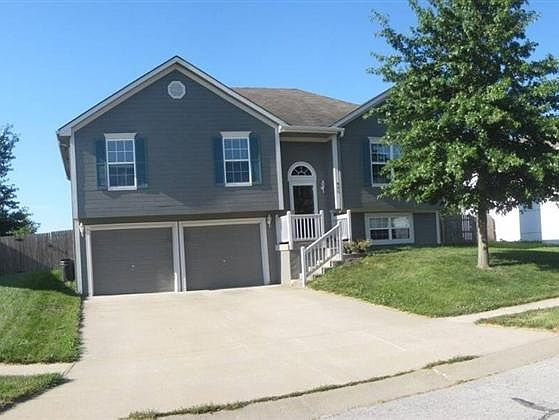 1st image of 621 SW Westview Dr