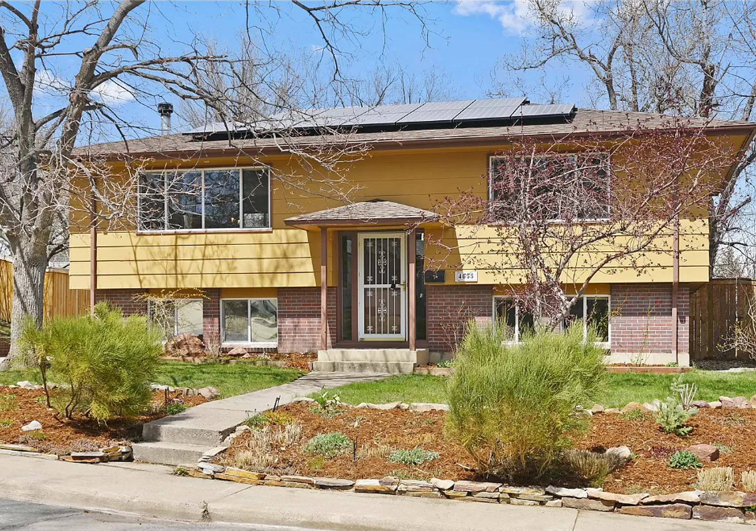 Amazing 5 Bed 2 Bath Single Family Home In South Boulder! $500 Off First Month's Rent* — Photo 2