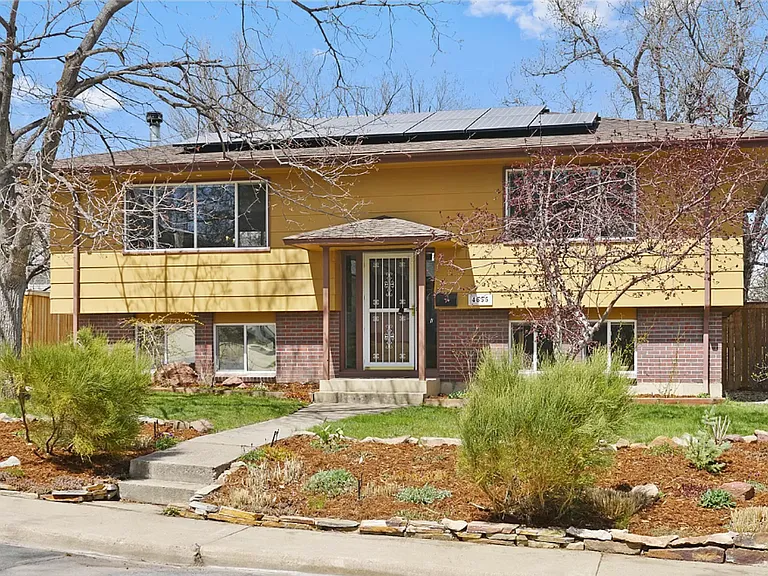 4555 Brookfield Dr — Photo 2