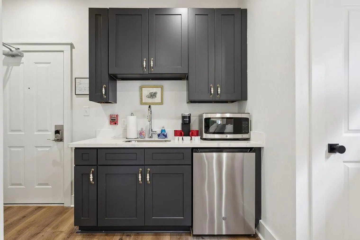 Studio, 1.0 bath, 430 sqft, $3,899 — Photo 2