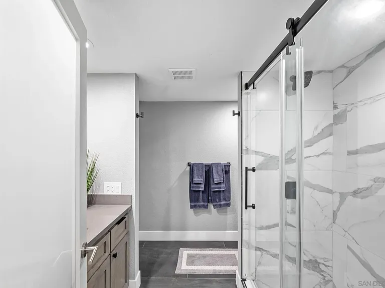 6 Kingston Ct E — Photo 19