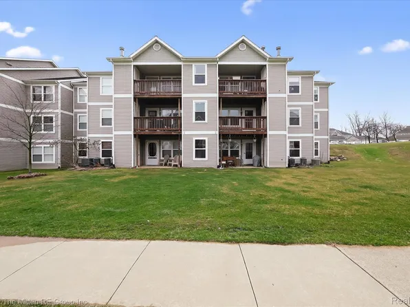 1398 Heatherwood Ln, Ann Arbor, MI 48108