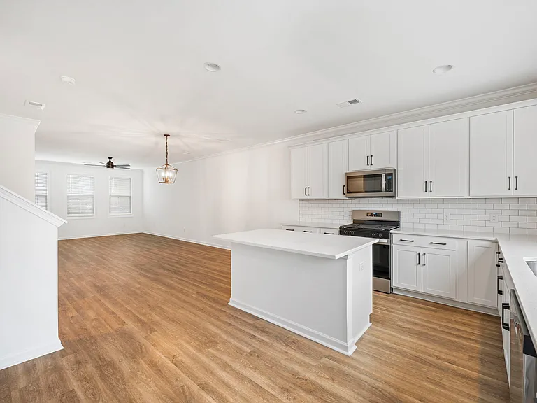 762 Blueway Ave — Photo 12