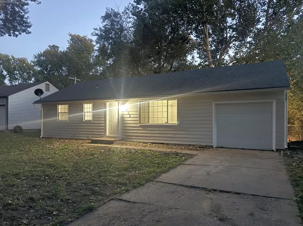 5713 SW 14th St, Topeka, KS 66604