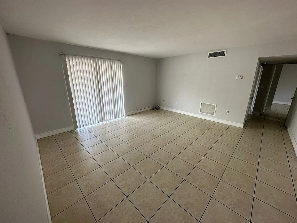 1830 Maravilla Ave #324