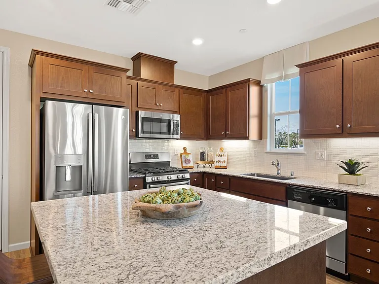 Spacious Townhomes in Provence at Natomas — Photo 23