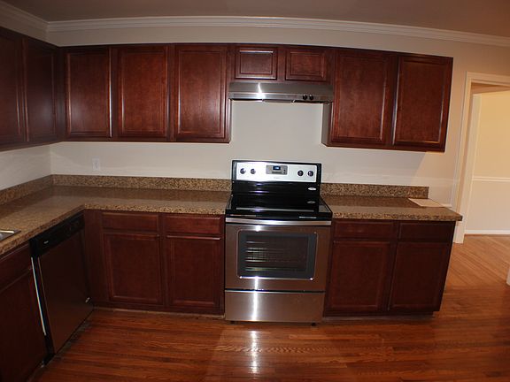 4th image of 404 Butternut Dr