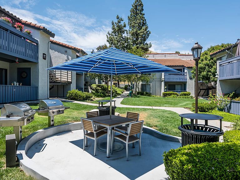 Villas and Overlook at Wood Ranch Apartment Rentals Simi Valley, CA