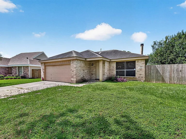 13847 Cherry Hollow Ln — Photo 4