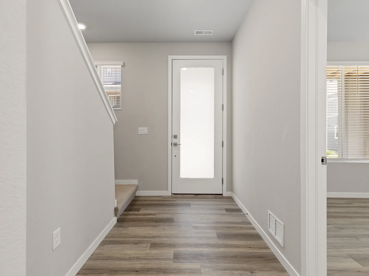 4 bed, 3.5 bath, 2500 sqft, $3,400 — Photo 3