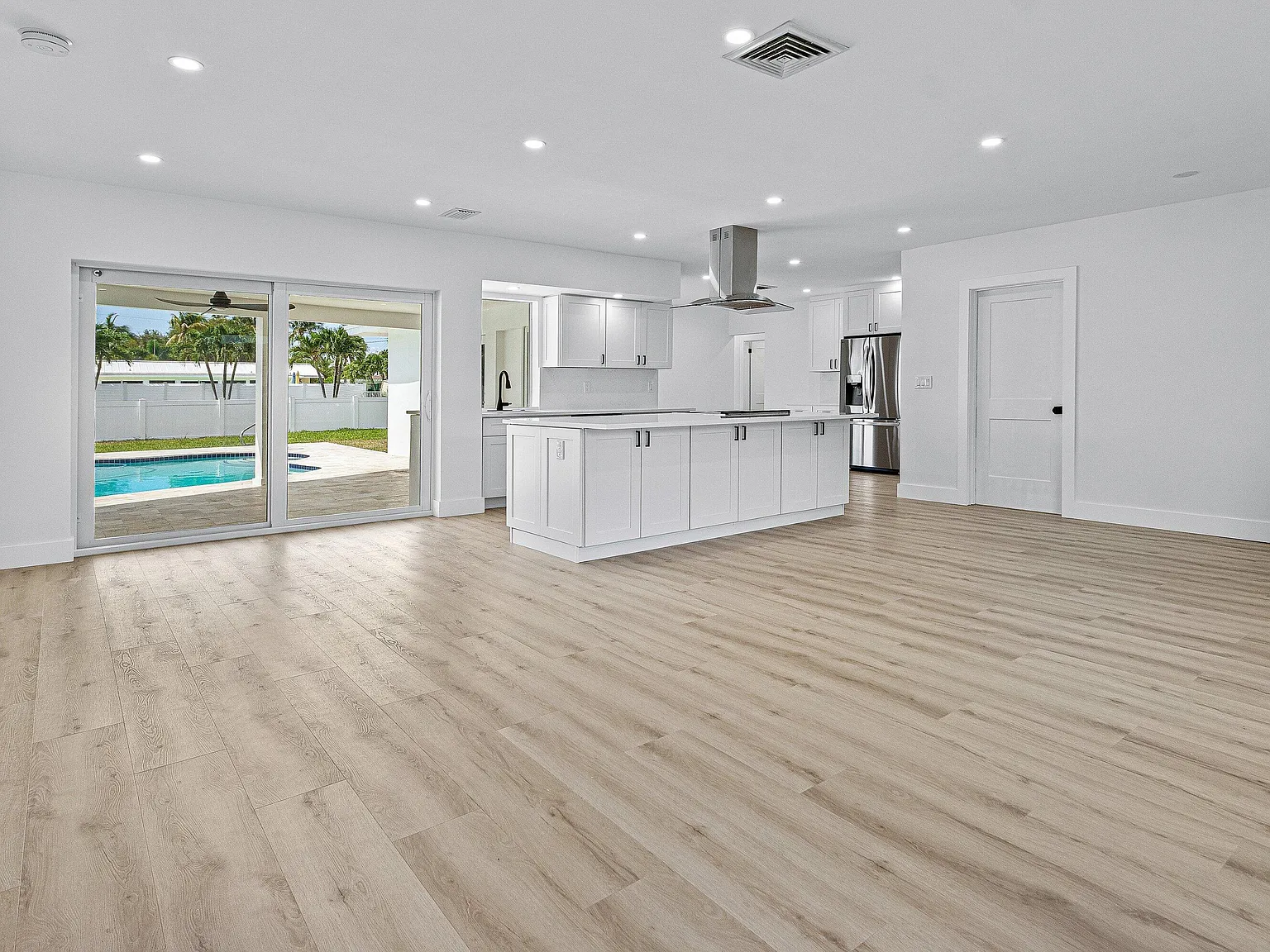 4 bed, 2.0 bath, 1516 sqft, $6,450 — Photo 4