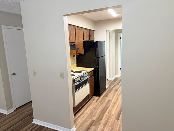4th image of 470 Lombard St #C