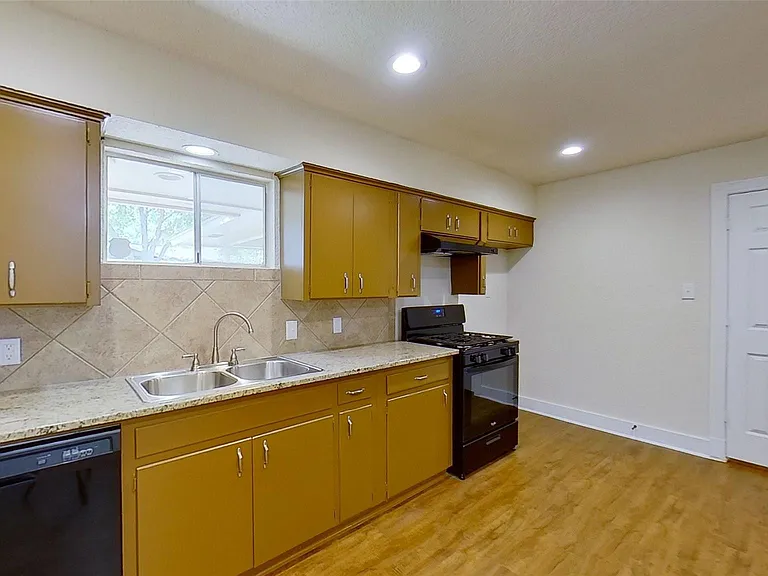 2107 Magnolia Dr #B — Photo 8