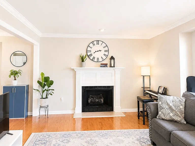 250 The Pines Dr — Photo 4