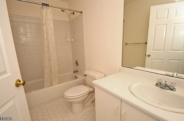 4 Prescott Ct — Photo 3