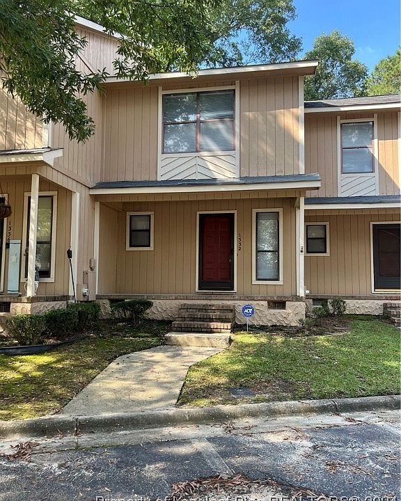 1st image of 1332 N Forest Dr