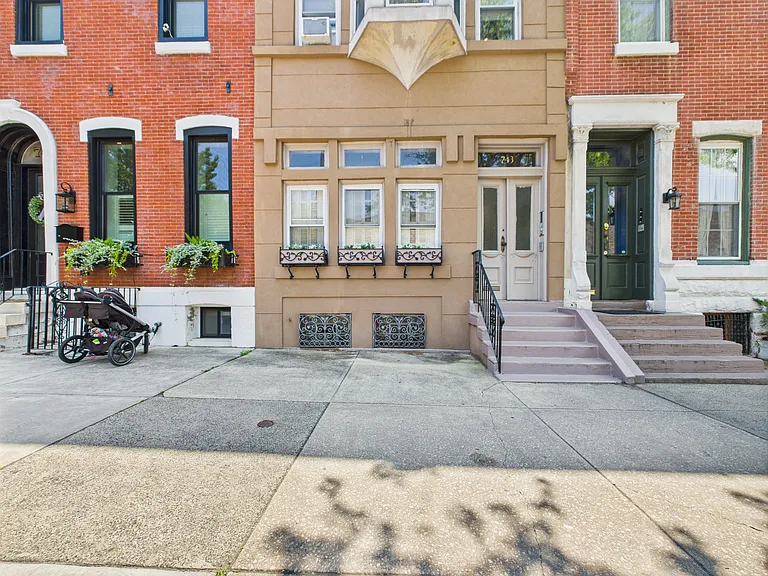743 Corinthian Ave #3R — Photo 5