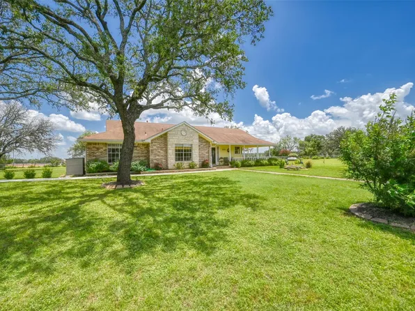 504 N Ave N, Johnson City, TX 78636