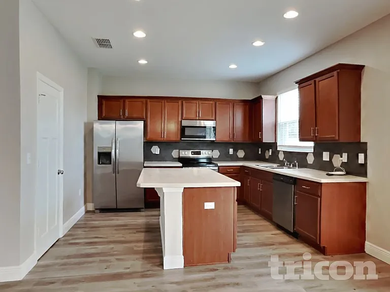 7105 Feather Wood Dr — Photo 4