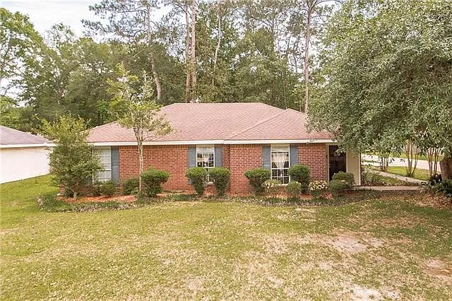 4 bed, 2.0 bath, 1810 sqft, $2,000 — Photo 1