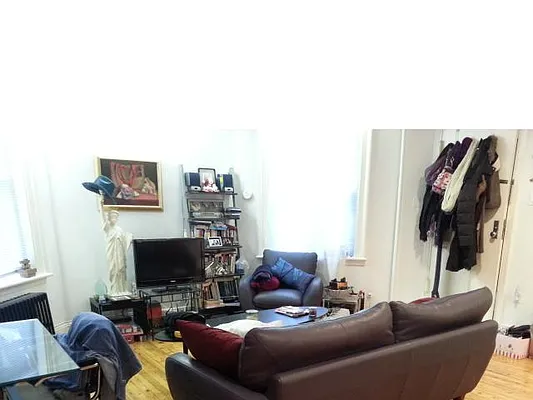 Rented by Frank Valvo Real Estate | media 47