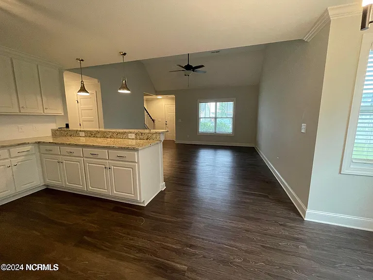 1525 Penncross Dr — Photo 7
