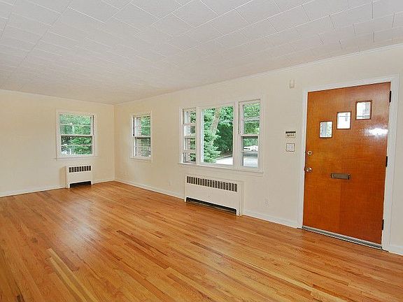2nd image of 87 Fairfield Ave