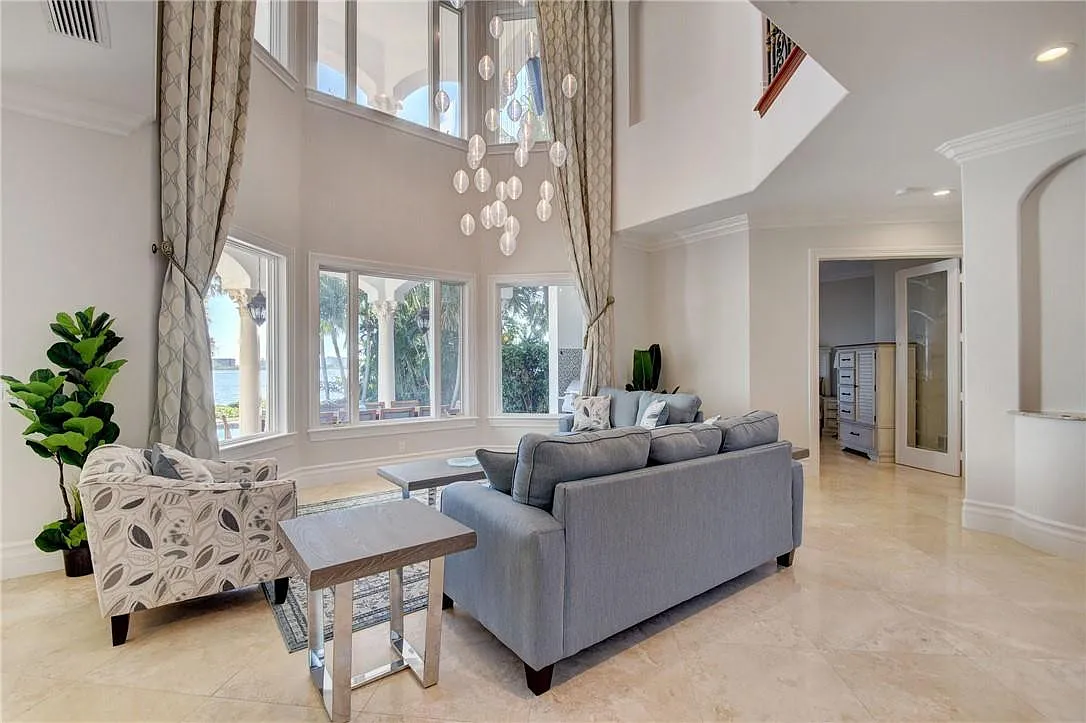 4 bed, 3.5 bath, 3951 sqft, $20,000 — Photo 4