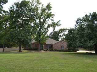360 Honeysuckle Ln, Longview, TX 75605