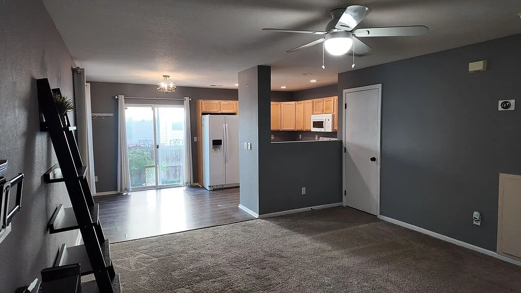 2 bed, 1.5 bath, 990 sqft, $2,300 — Photo 4