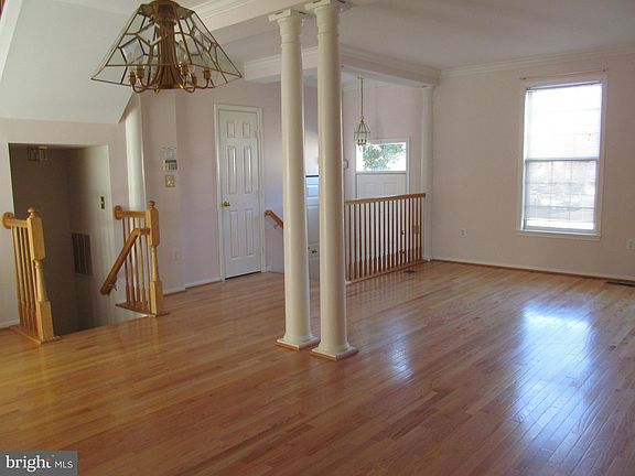 3rd image of 7436 Heatherfield Ln