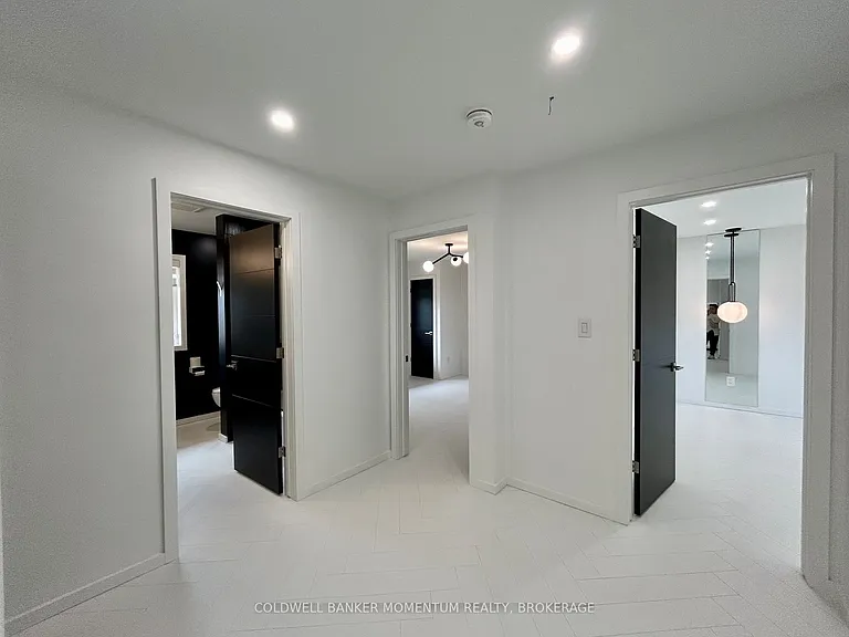 413 Queenston Rd — Photo 18