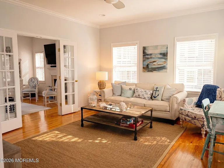 979 Ocean Ave — Photo 3