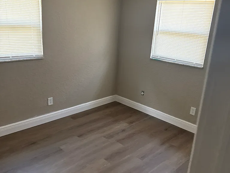 610 Plum Ln — Photo 9
