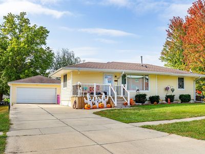 1911 W 5th Ave, Indianola, IA, 50125
