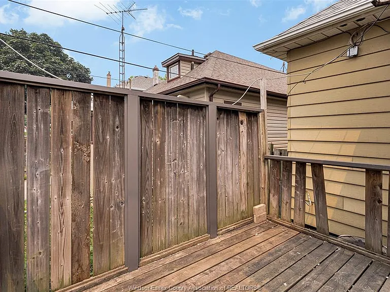 497 McKay Ave — Photo 30