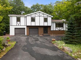 5193 Iroquois St, Tobyhanna, PA 18466