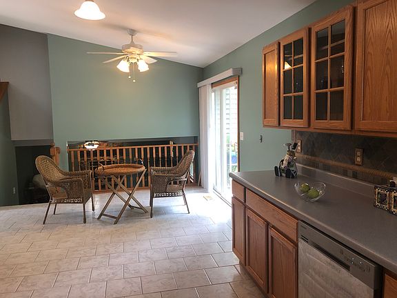 Eat-in Kitchen