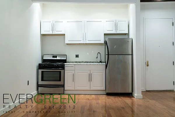 Rented by Evergreen Apartments BK | media 11