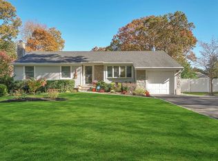 7 Kenny St, Hauppauge, NY 11788