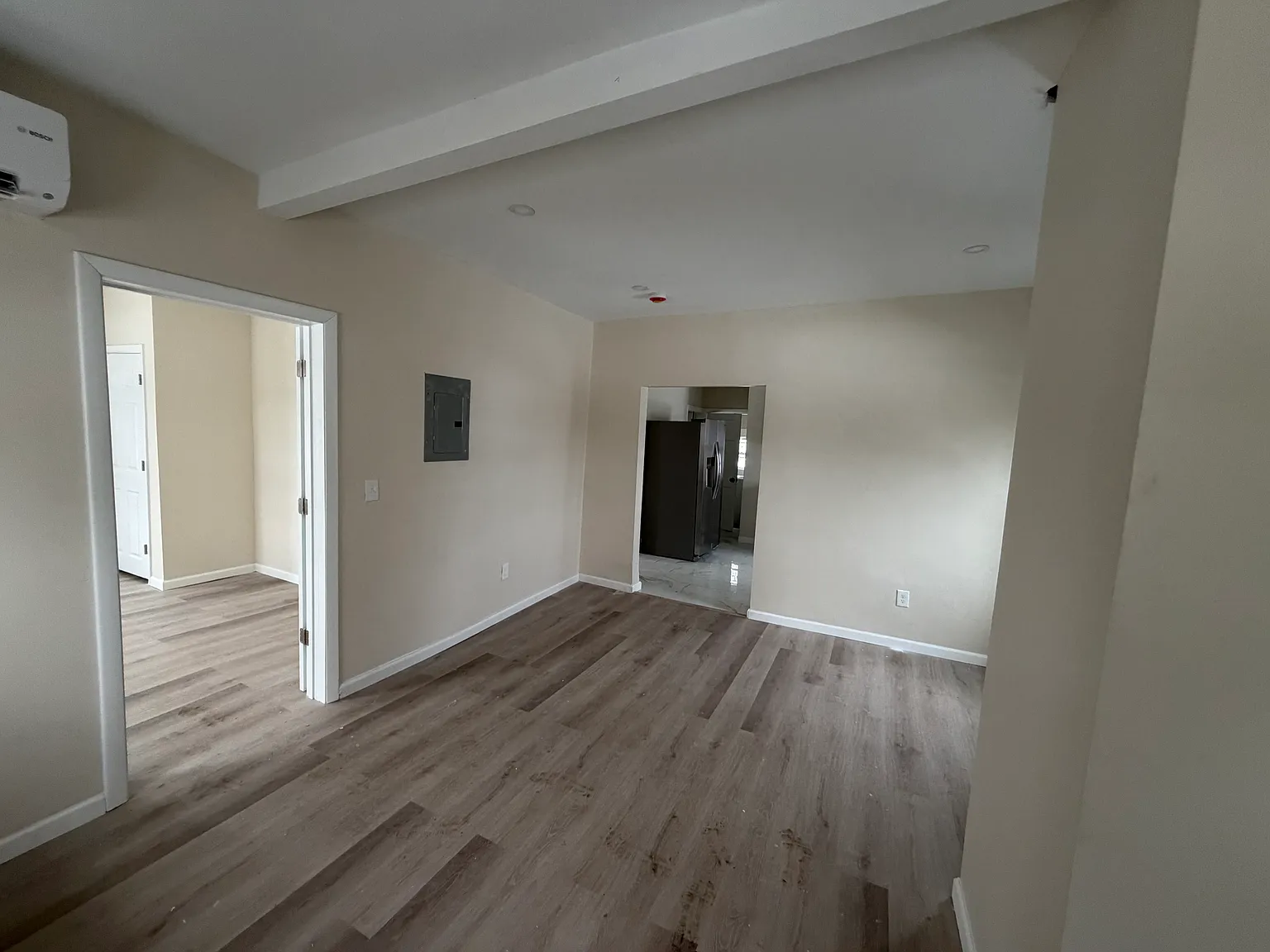 3 bed, 850 sqft, $2,100 — Photo 4