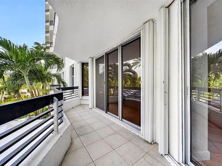 3600 Mystic Pointe Dr #310 — Photo 32