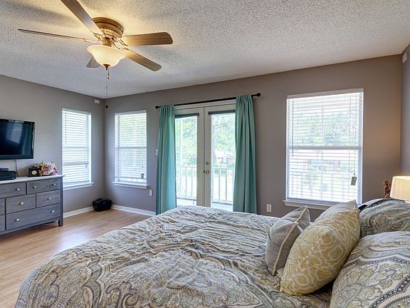 french doors to balcony 