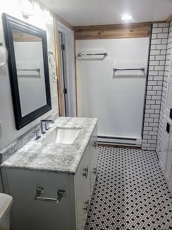 Another look at the bathroom.
