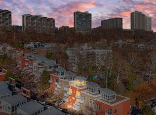 9 Vela Way, Edgewater Boro, NJ 07020