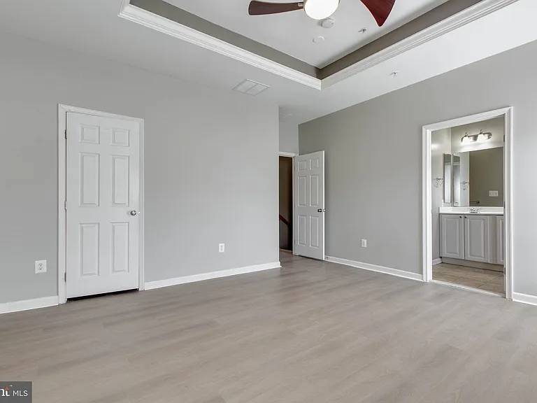 1739 Theale Way — Photo 35