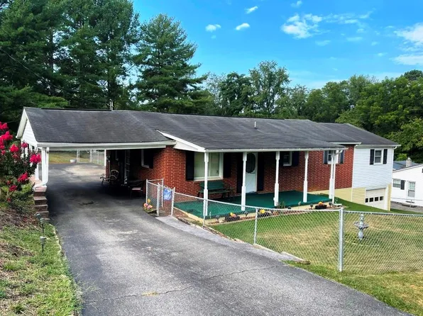608 Greenview Ct, Pulaski, VA 24301