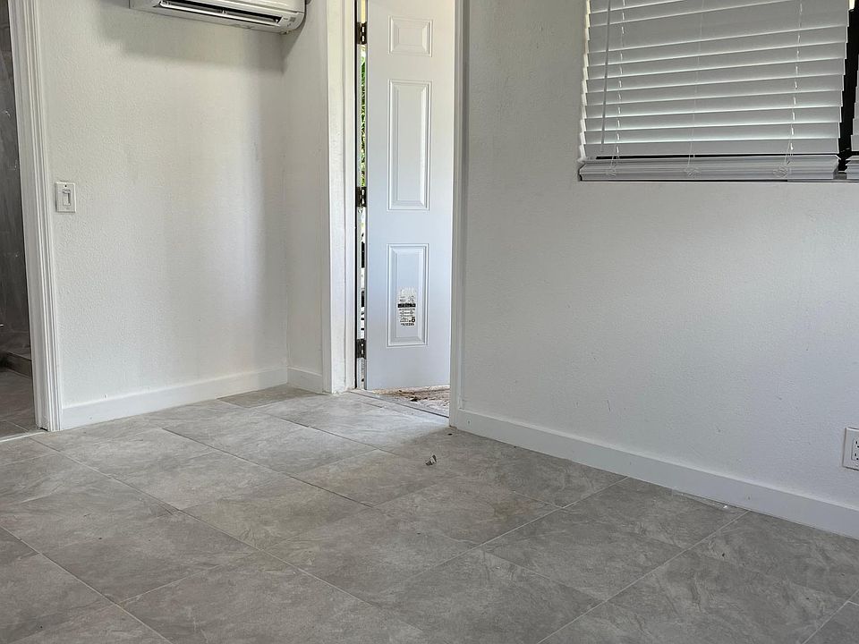 1st image of 50 NE 195th St #B