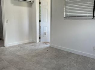 50 NE 195th St #B, Miami, FL 33179